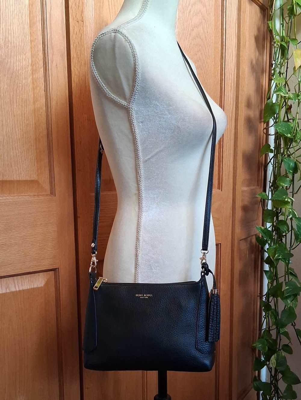 Henri Bendel EUC Black Pebbled Leather Crossbody with Tassel